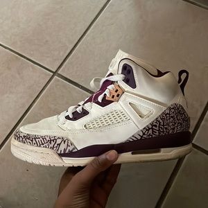 I’m selling jordan 3’s they are purple and white